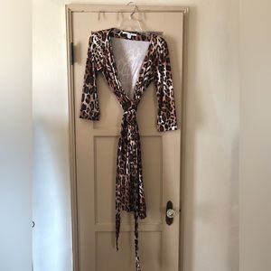 New never been worn Diane von Furstenberg wrap dress size 6